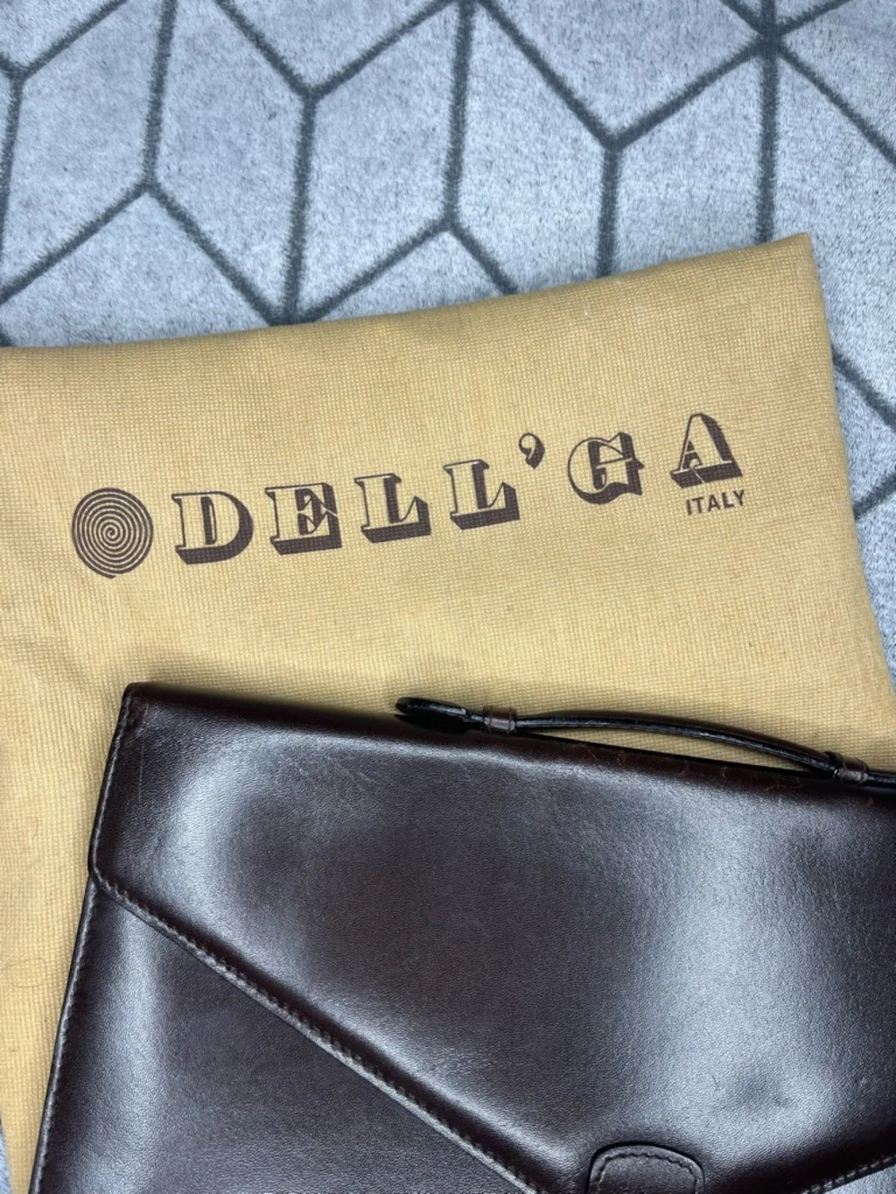 Dell’Ga Dark Brown Leather Envelope Style Slim Briefcase w Gold Silver Lock